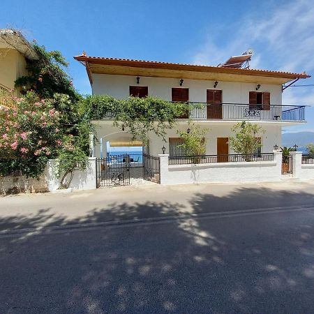 Ekie Apartment With Sea View Kalamata Bagian luar foto
