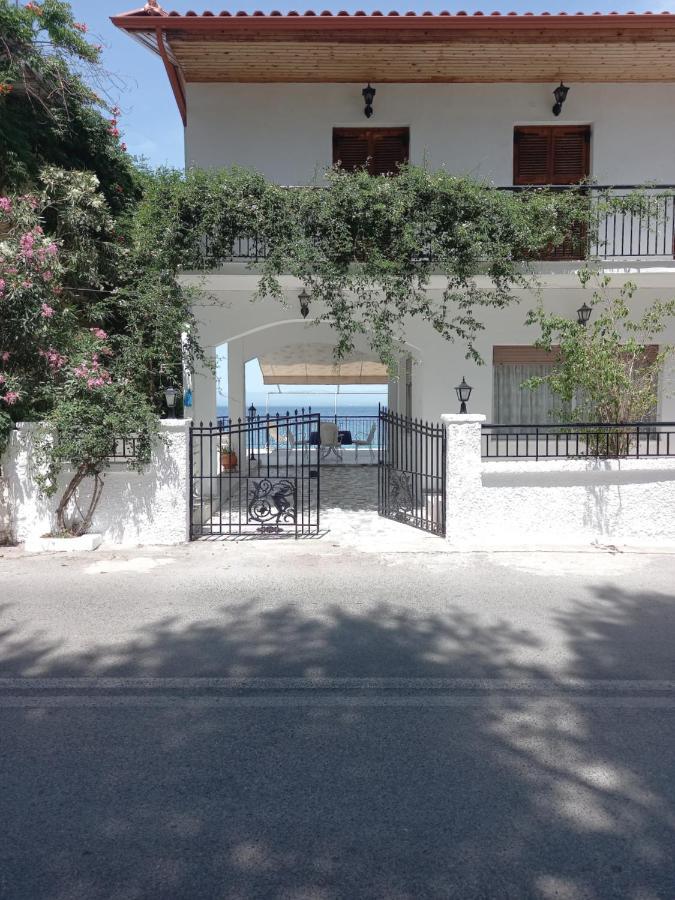 Ekie Apartment With Sea View Kalamata Bagian luar foto