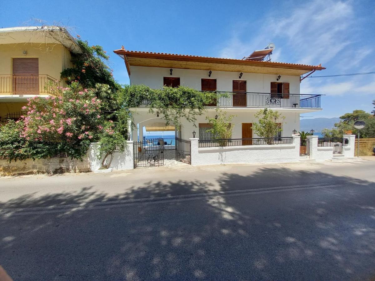 Ekie Apartment With Sea View Kalamata Bagian luar foto