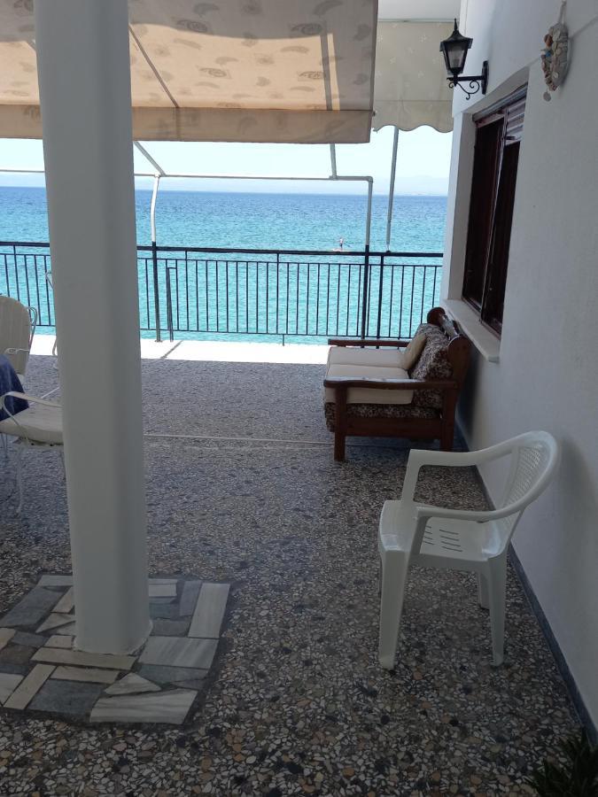Ekie Apartment With Sea View Kalamata Bagian luar foto