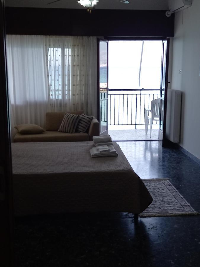 Ekie Apartment With Sea View Kalamata Bagian luar foto