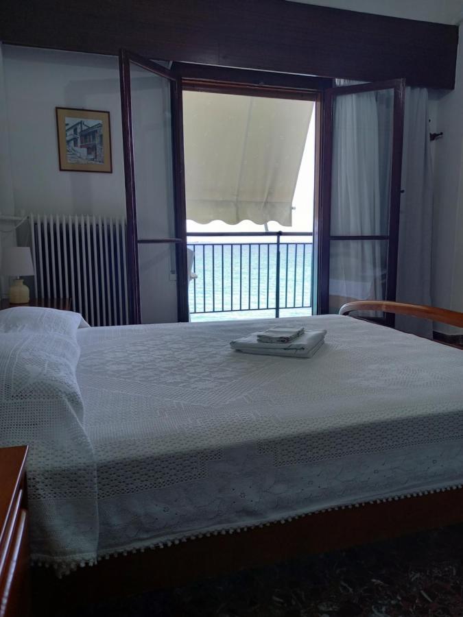 Ekie Apartment With Sea View Kalamata Bagian luar foto