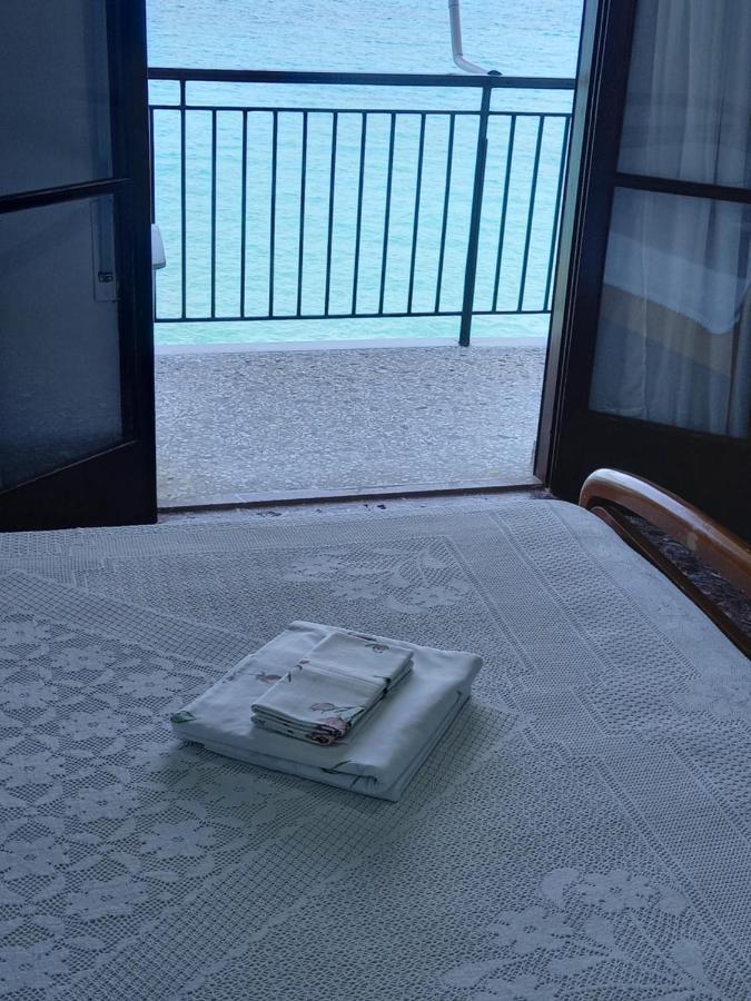 Ekie Apartment With Sea View Kalamata Bagian luar foto